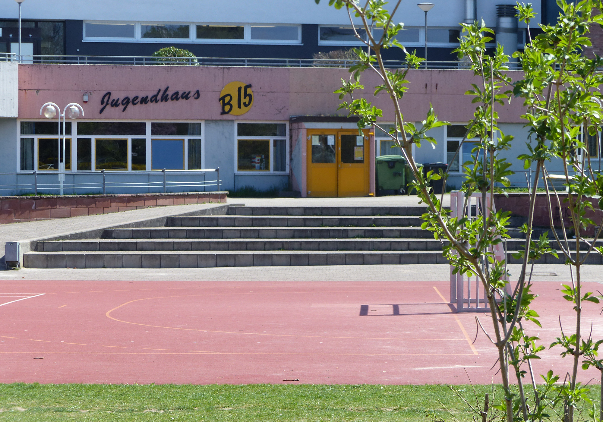 Jugendhaus B15 - Beim Brückentor 15 Jugendhaus B15 - Beim Brückentor 15