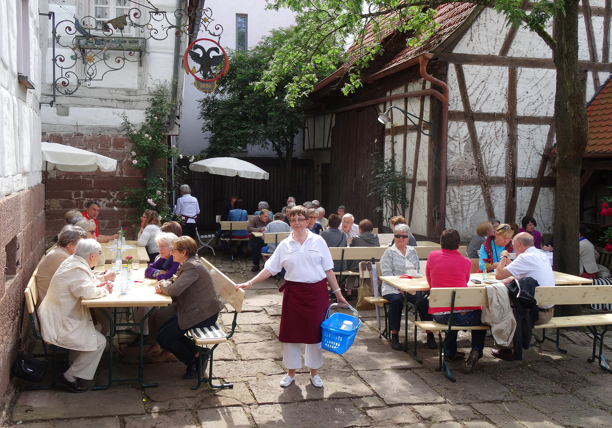 Beim Sonntagscafé gibt es Kaffee und Kuchen im Höfle des Stadtmuseums Beim Sonntagscafé gibt es Kaffee und Kuchen im Höfle des Stadtmuseums