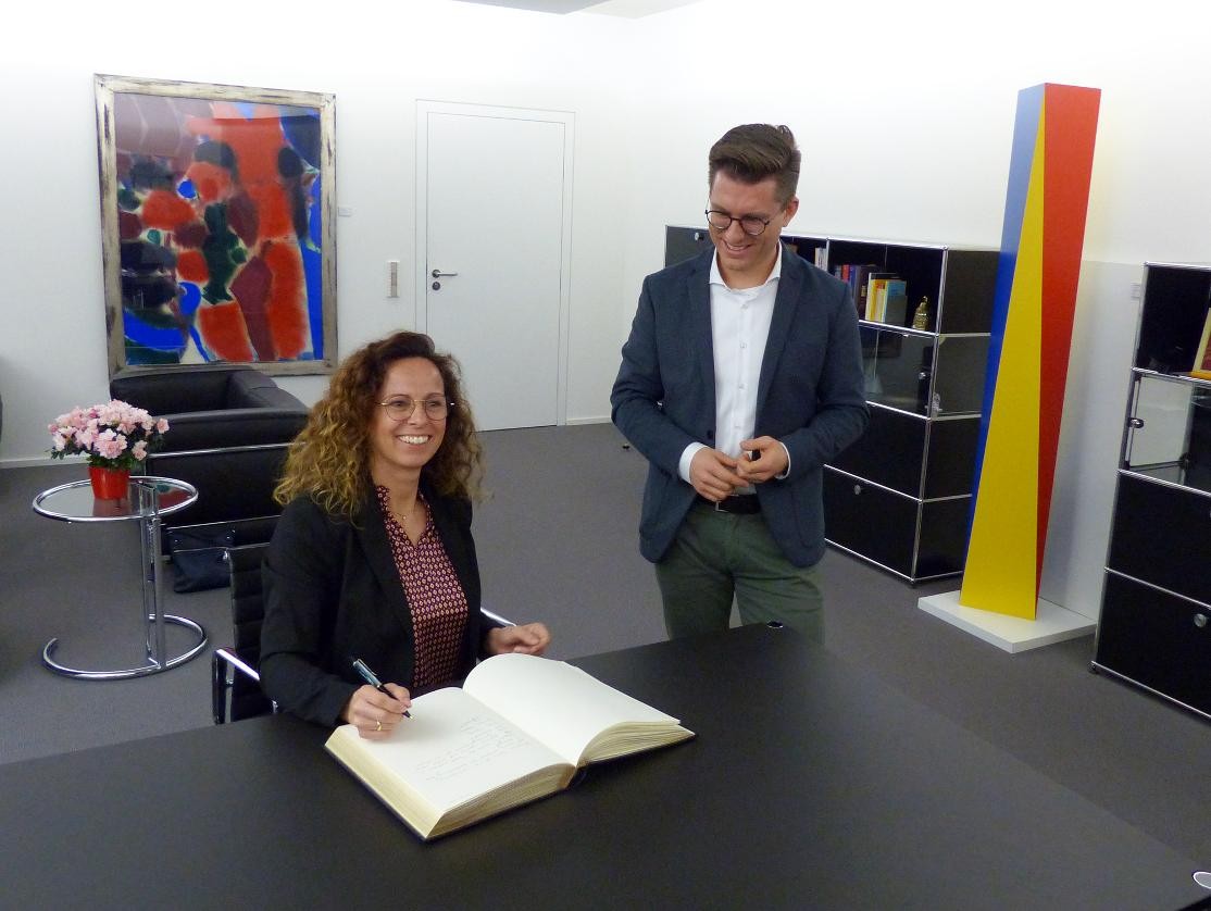 Dascha Haan mit Bürgermeister Dirk Oestringer Dascha Haan mit Bürgermeister Dirk Oestringer