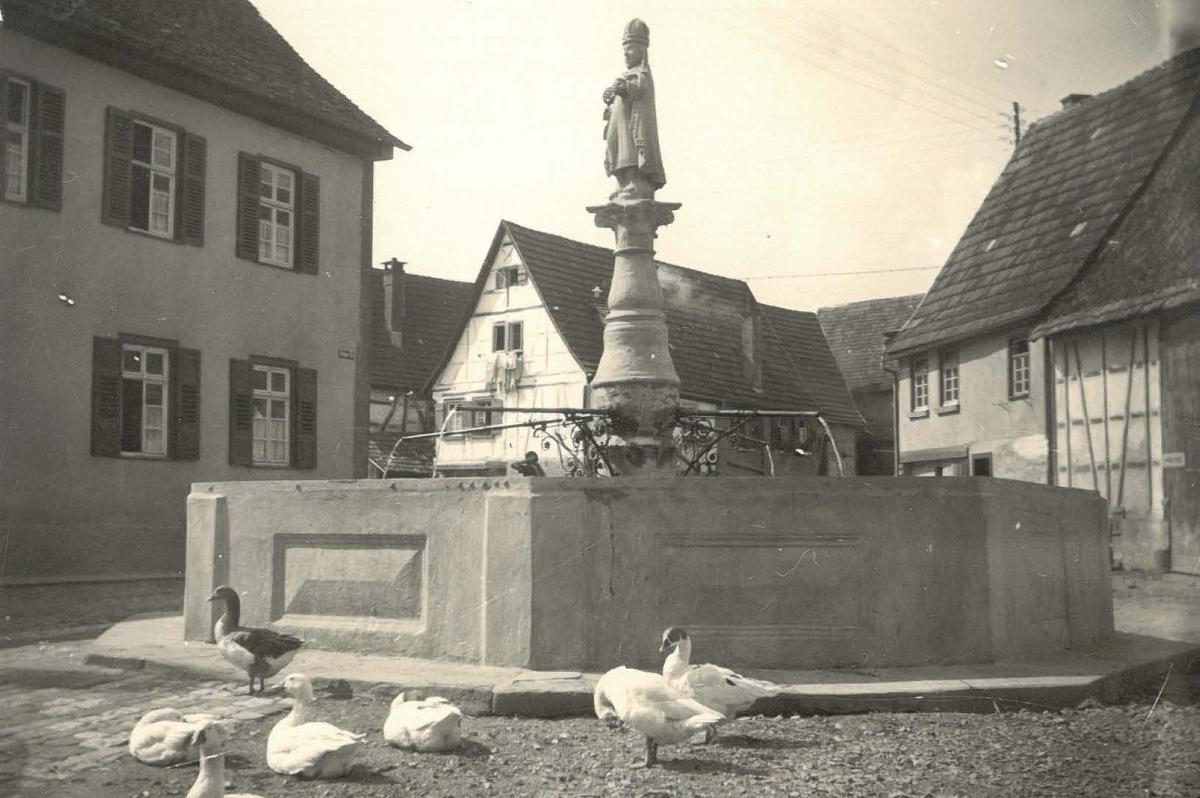 Brunnen mit Urban zum Rathaus gewandt, um 1926