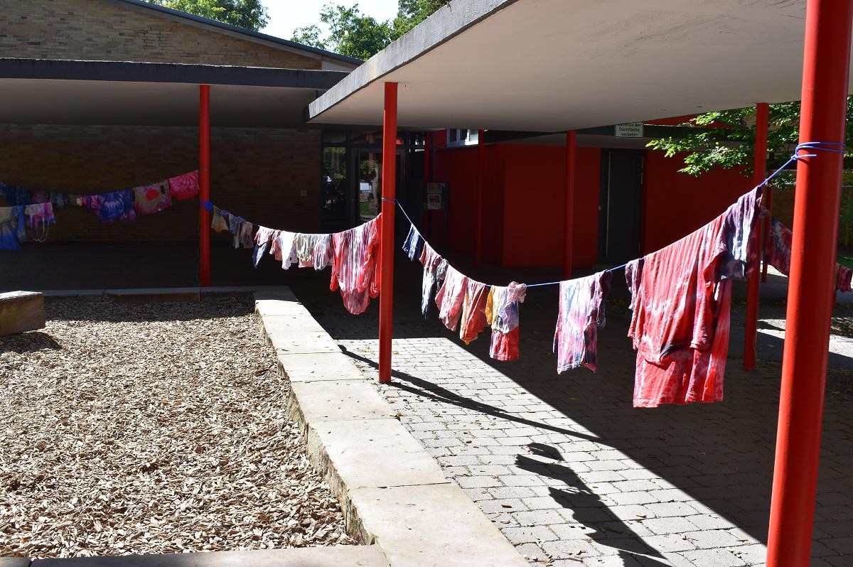 Gebatikte Kleidungsstücke