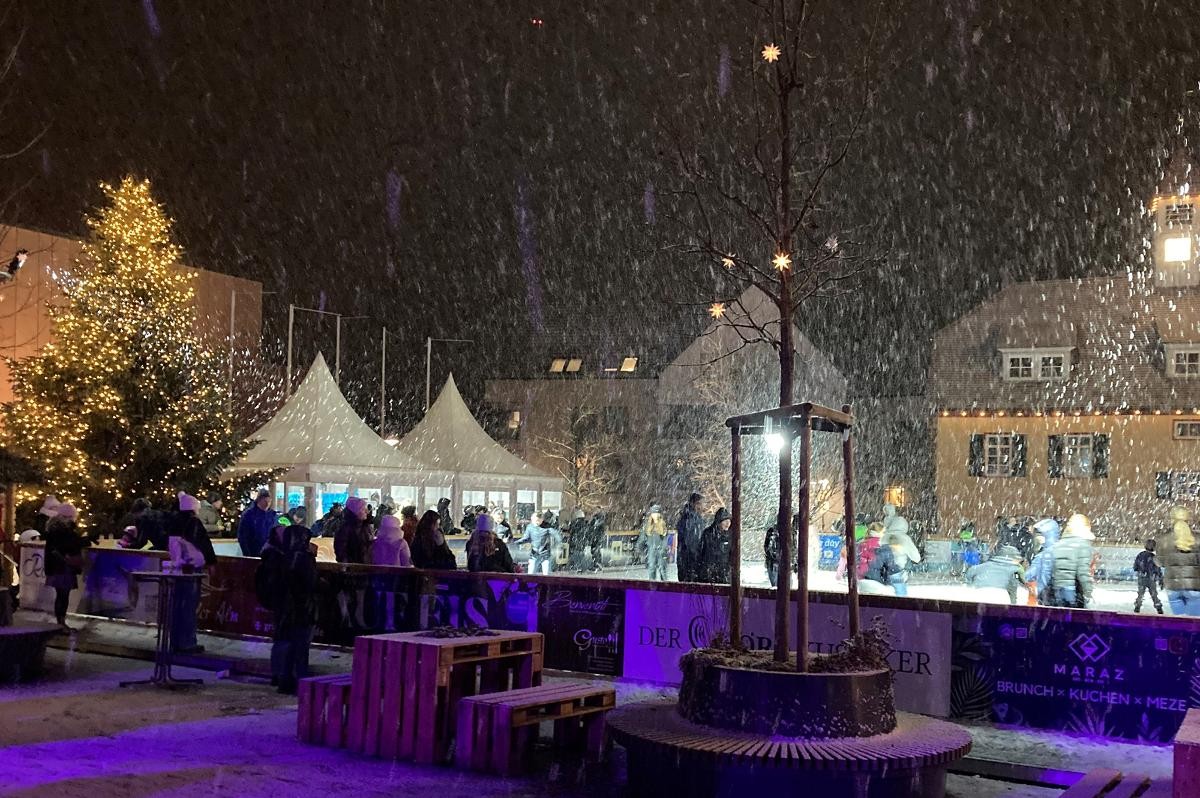 Eisbahn auf dem Rathausplatz