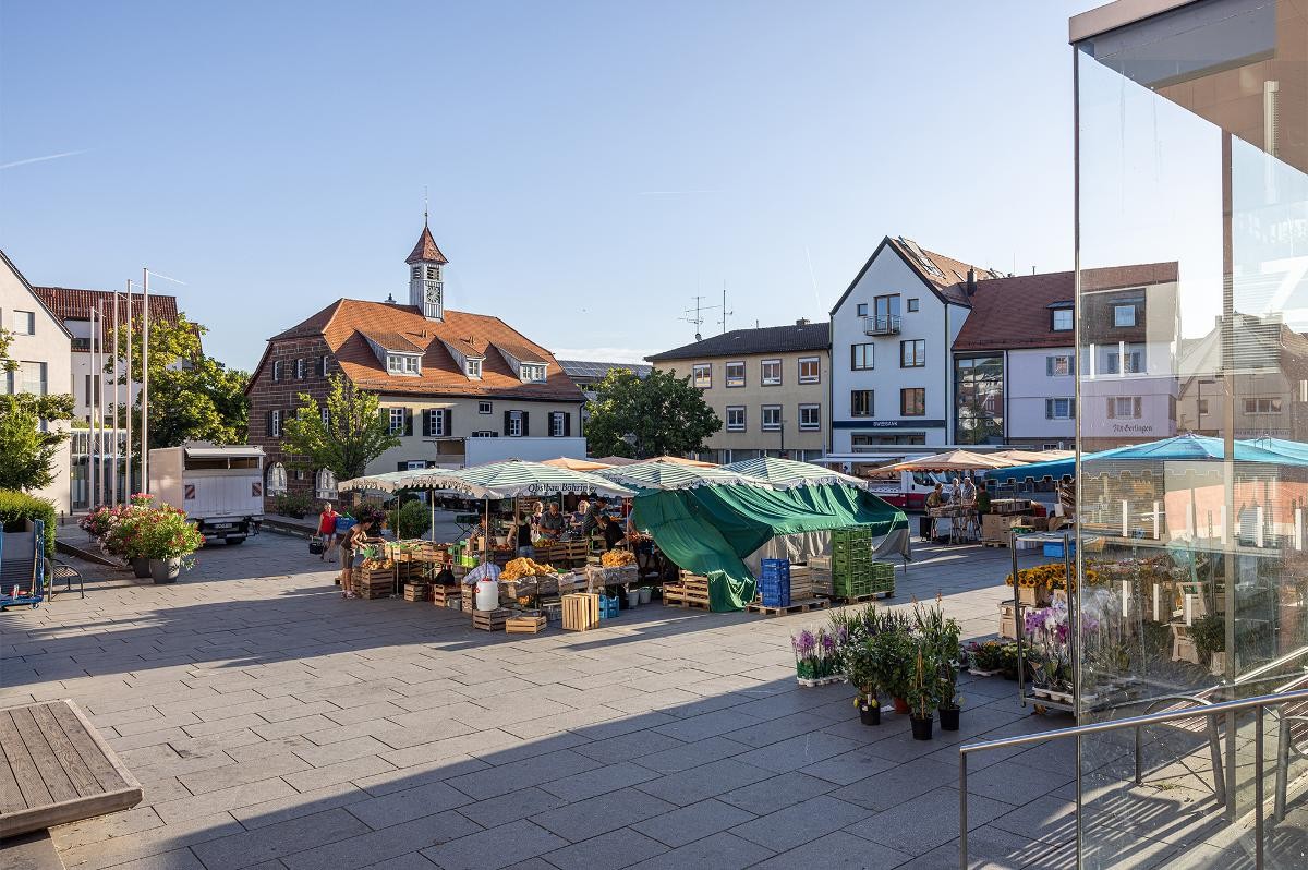 Wochenmarkt auf dem Rathausplatz