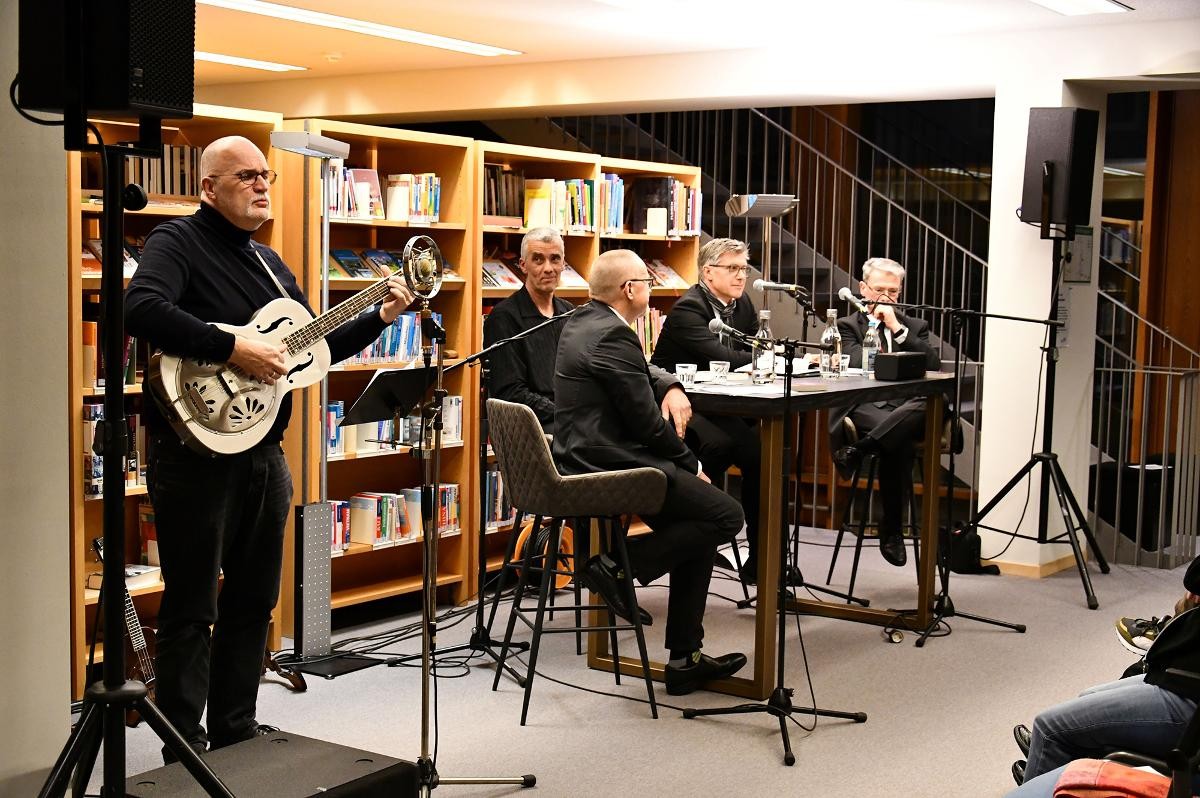 Mords-Kerle Joachim Speidel, Rudolf Georg, Kai Bliesener und Jochen Bender mit Jo Faber