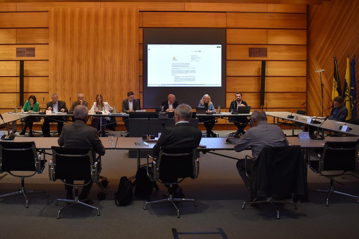 Agenda-Beirat im Sitzungssaal des Rathauses