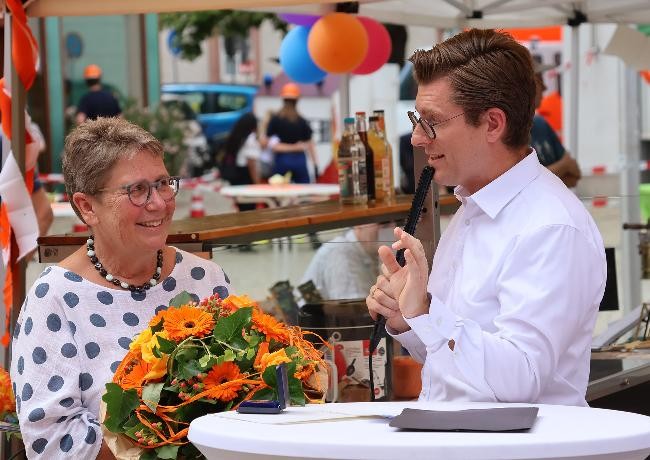 Bürgermeister Dirk Oestringer würdigt Brigitte Meier