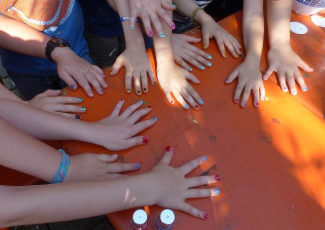 Bemalte Fingernägel von Kindern
