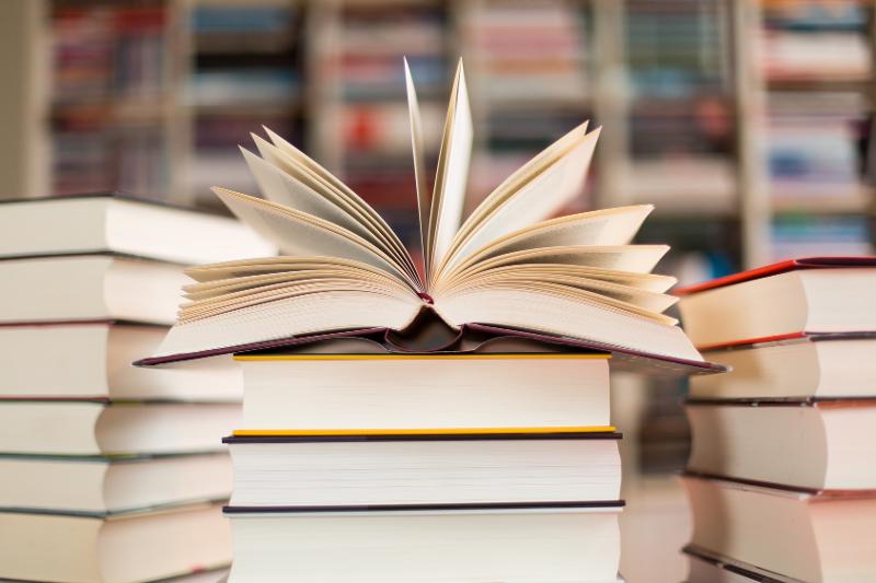 Aufgeschlagenes Buch Aufgeschlagenes Buch