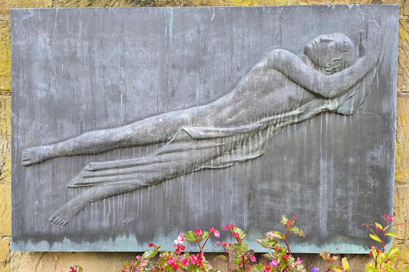 Bronzerelief „Jüngling“