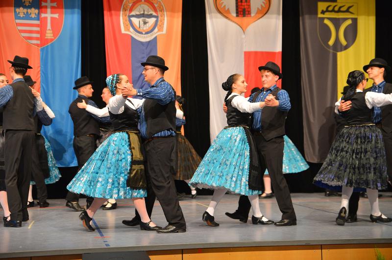 Tanzgruppe auf dem Bundesschwabenball